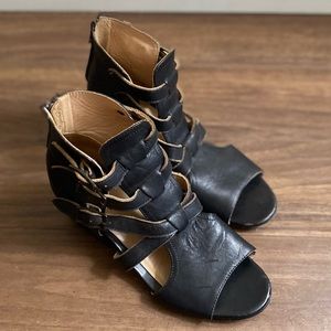 Baske leather gladiator style sandals black size 9.5
